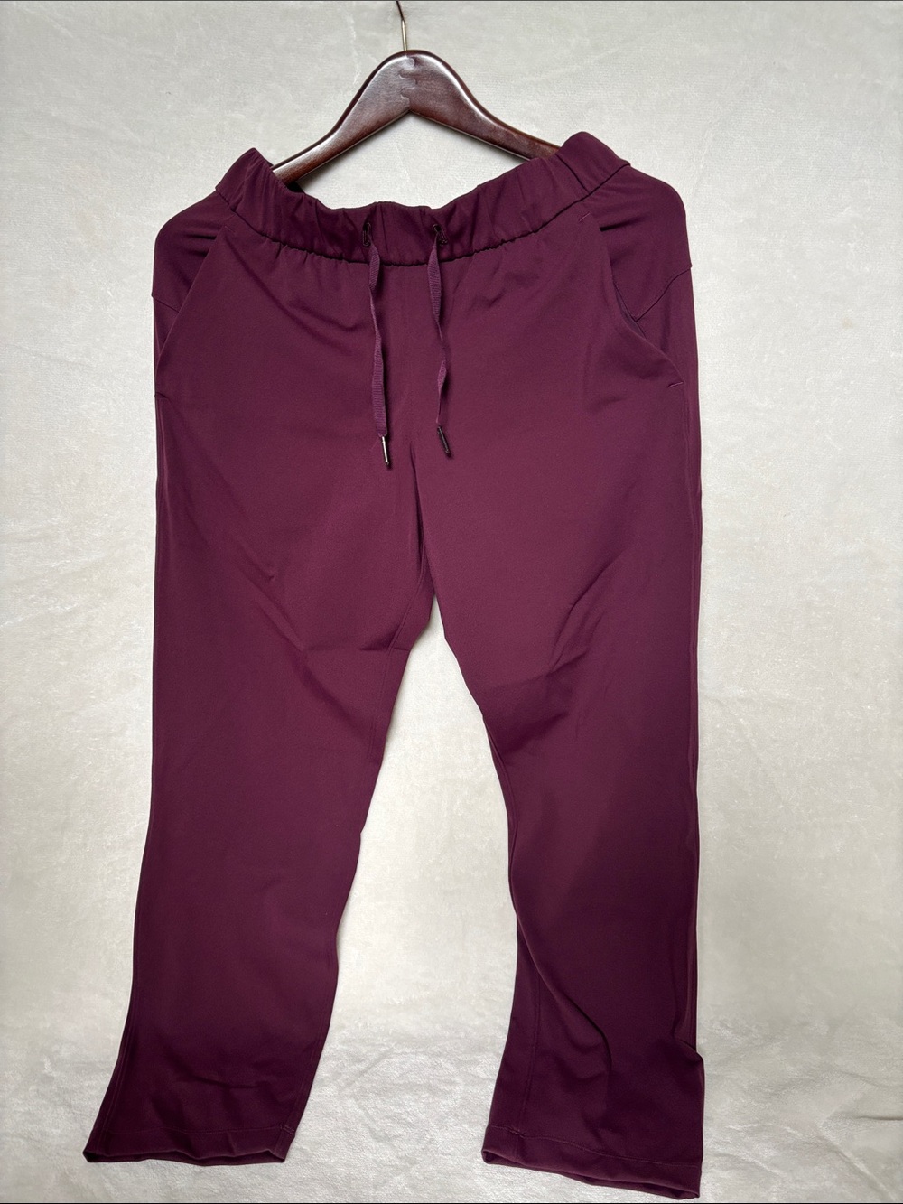 lululemon athletica On The Fly Women's Burgundy Jogger Pants